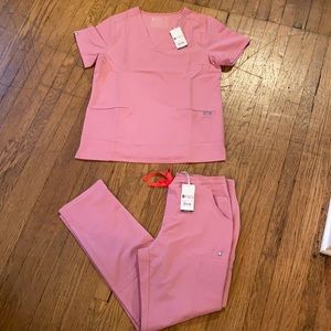 New with tags chalk pink Figs size medium